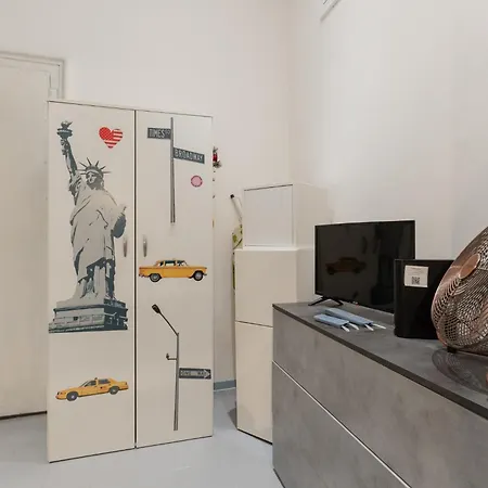 Apartment Guesthost - Comfy In Milan's Centre Milan