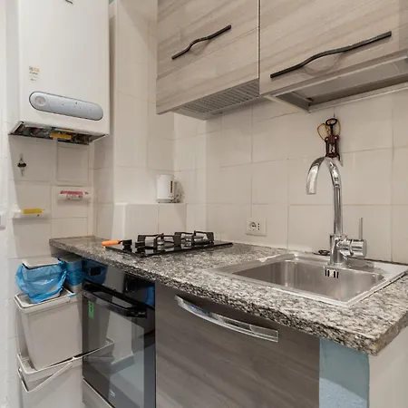 Guesthost - Comfy In Milan's Centre Apartment *