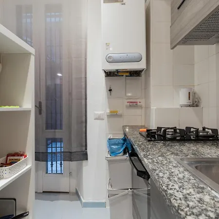 Apartment Guesthost - Comfy In Milan's Centre
